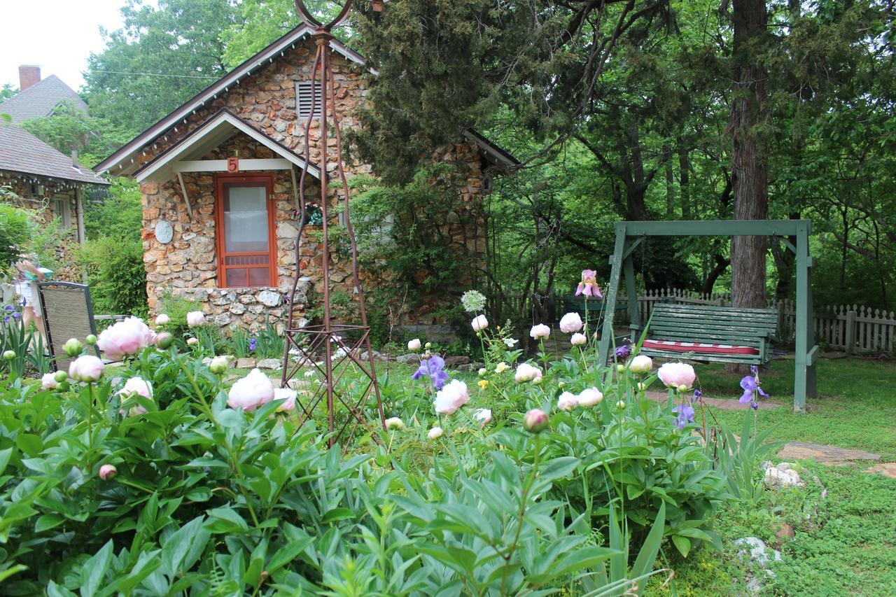 Rock Cottage Gardens B&B Eureka Springs Extérieur photo